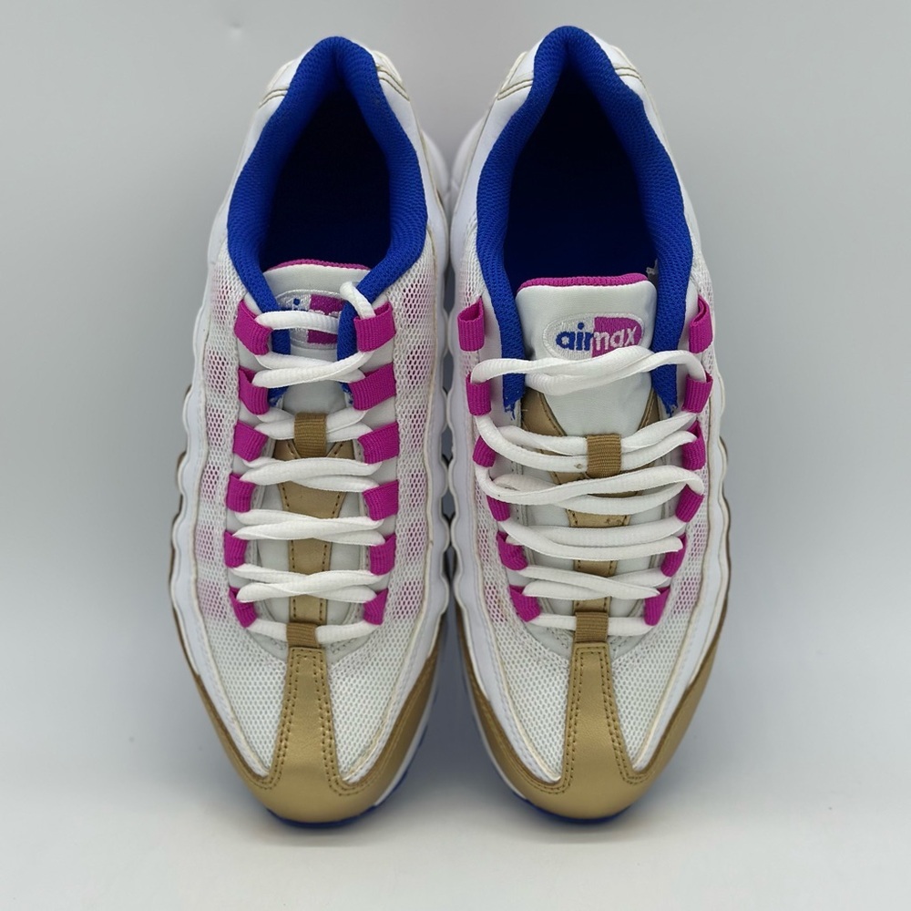 Nike White and Pink Sneakers Retro-Inspired Design - Picture 3 of 8
